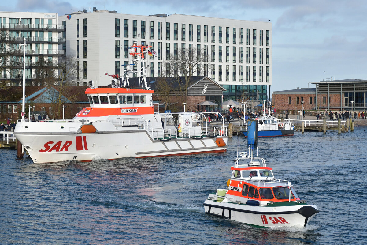 SAR-Boote FELIX SAND und Tochterboot SAPHIR am 27.01.2024 im Hafen von Lübeck-Travemünde