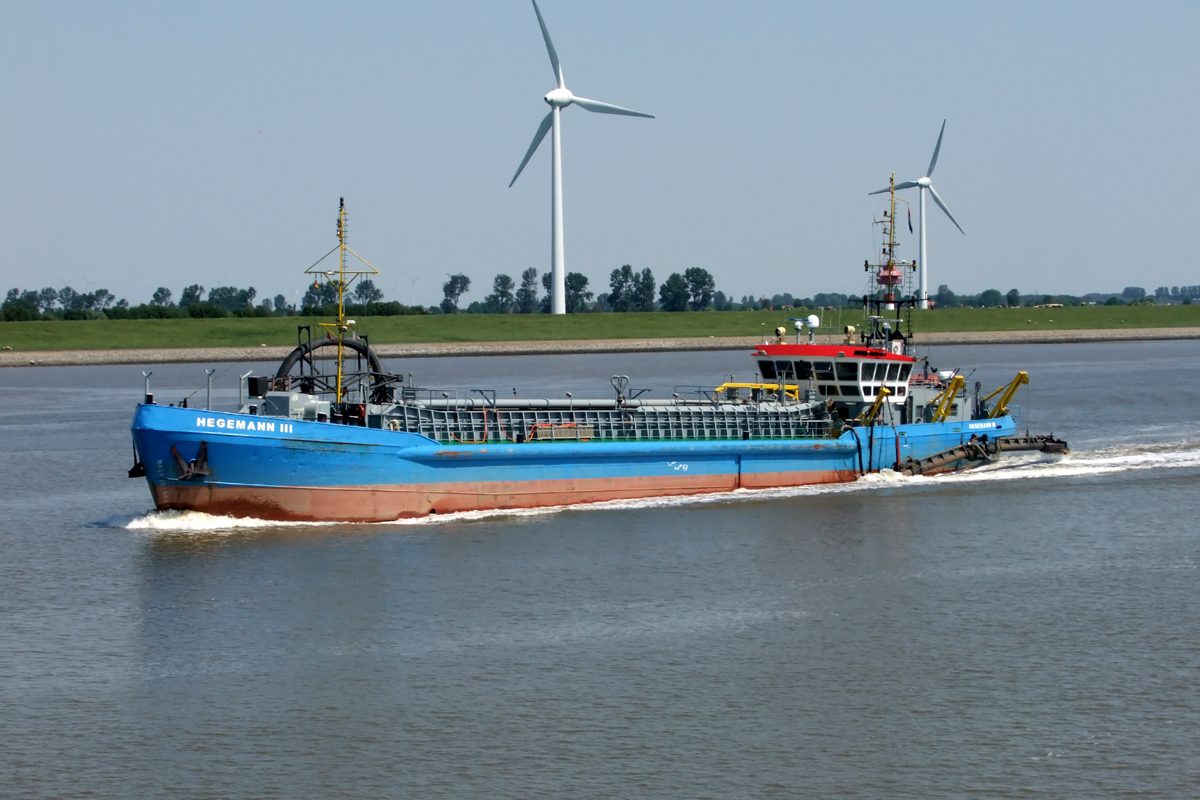 Saugbagger  HEGEMANN III  bei Emden 26.5.2018