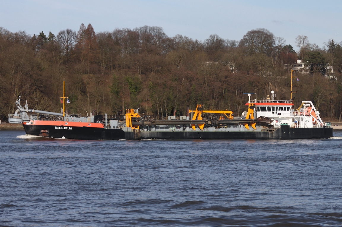 Saugbagger IJSSELDELTA (IMO 7737690); Datum: 02.03.2026; Aufnahmeort: Elbe/Hafen Hamburg, Deutschland.
