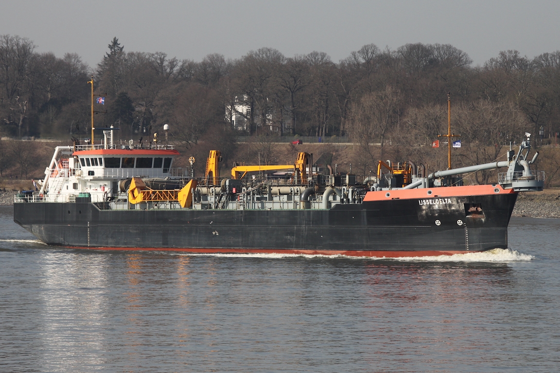 Saugbagger IJSSELDELTA (IMO 7737690); Datum: 09.03.2026; Aufnahmeort: Elbe/Hafen Hamburg, Deutschland.