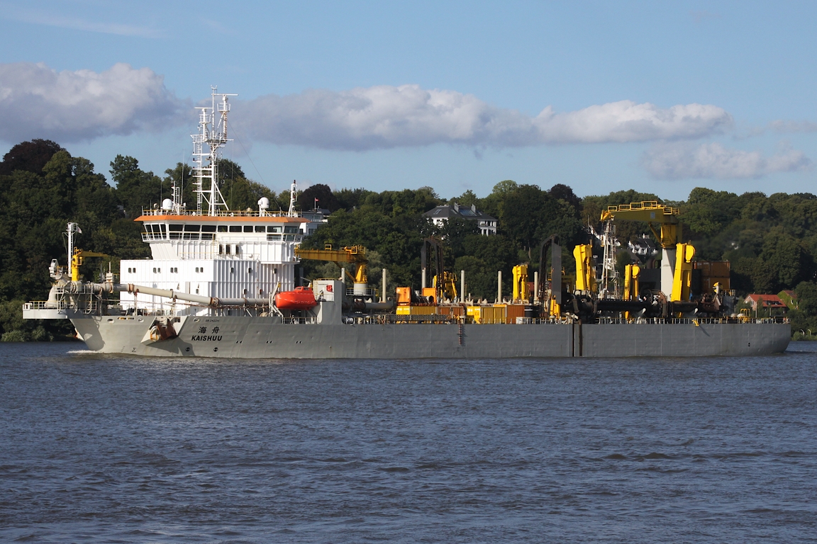 Saugbagger KAISHUU (IMO 9226152); Datum: 10.08.2025; Aufnahmeort: Elbe/Hafen Hamburg, Deutschland.