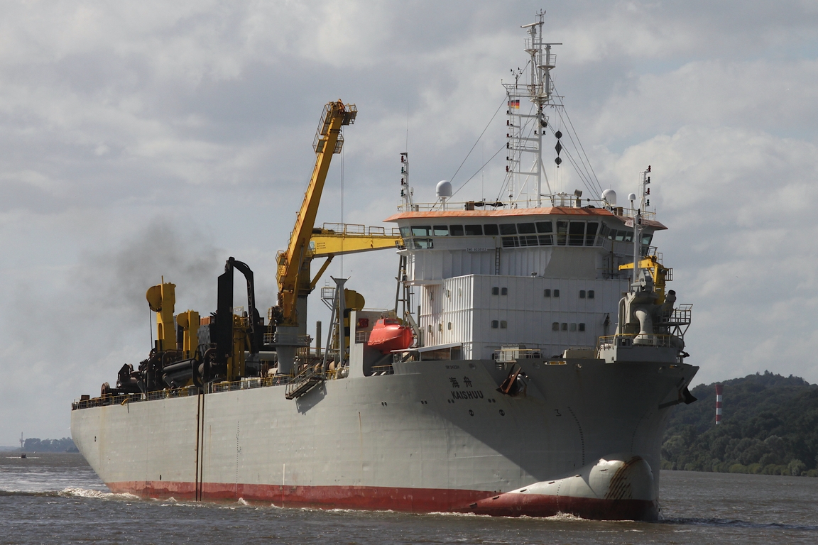 Saugbagger KAISHUU (IMO 9226152); Datum: 10.08.2025; Aufnahmeort: Elbe/Hafen Hamburg, Deutschland.