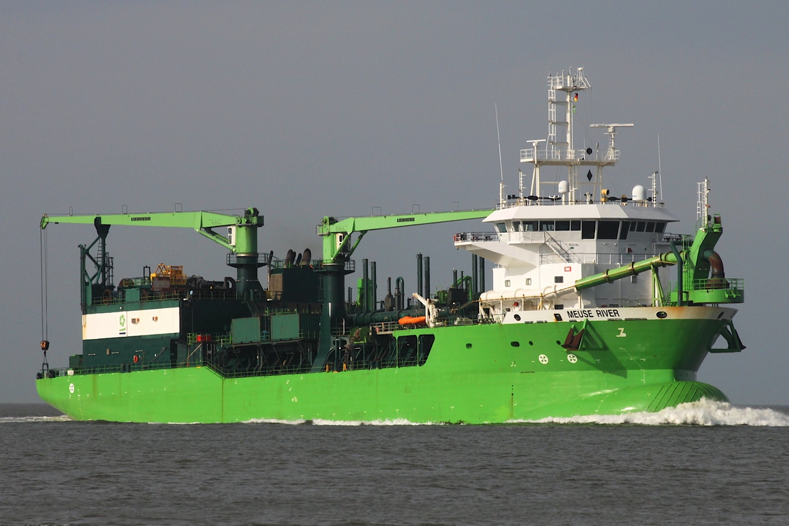 Saugbagger MEUSE RIVER (IMO 9866988); Datum: 15.09.2026; Aufnahmeort: Elbe/Cuxhaven, Deutschland.