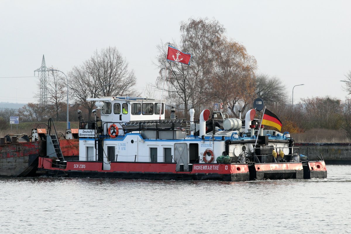 SB 2305 (05602850 , 14 x 8,16m) am 24.11.2016 im Oberen Vorhafen der Schleuse Rothensee nach der Bergschleusung.