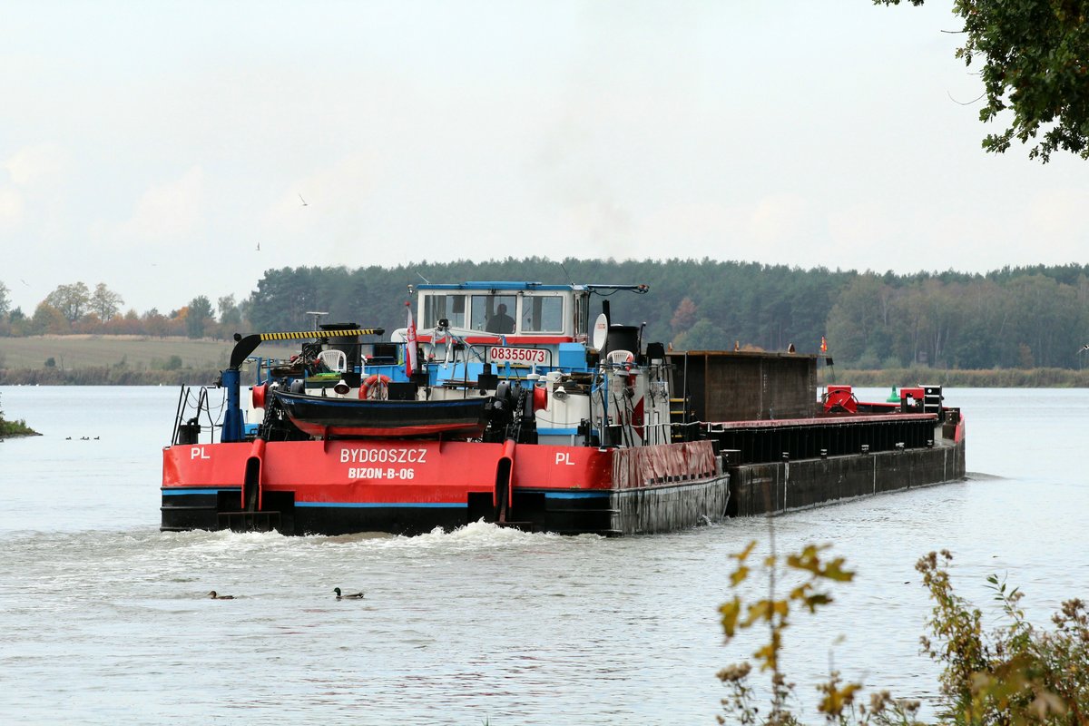 SB Bizon-B-06 (08355073) und  sein  SL 4065 auf der Unteren-Havel-Wasserstrasse bei Schlänitzsee zu Tal.