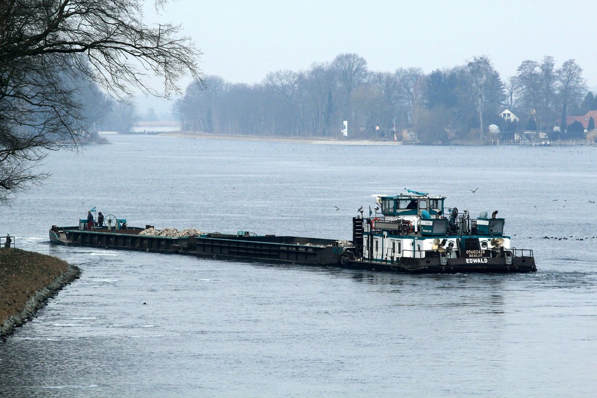 SB Edwald (05602420 , 14,06 x 8,16m) am 10.02.2017 im Sacrow-Paretzer-Kanal / Weißer See (UHW).