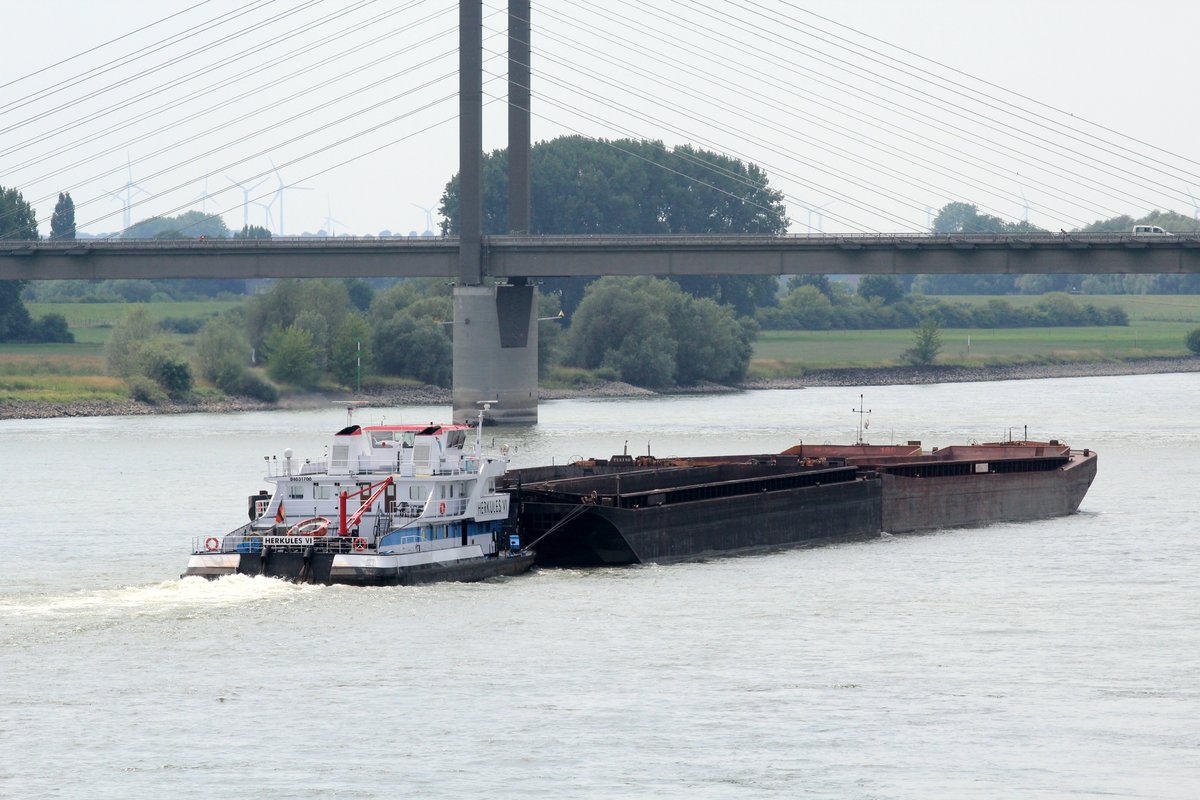 SB Herkules VI (04031700) hat Rees passiert und nimmt Kurs auf die Rheinbrücke Rees-Kalkar. 05.07.2017