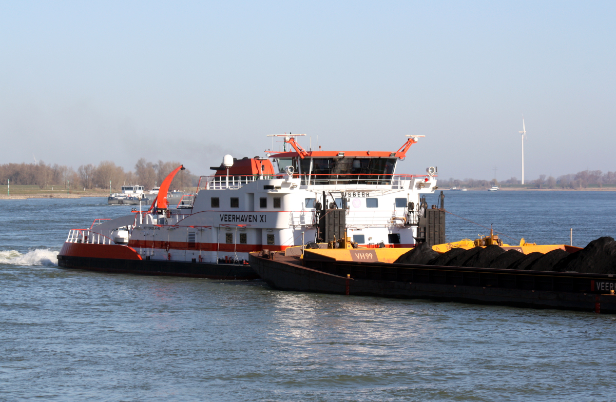 SB (IJSBEER) VEERHAVEN XI (ENI:02333095) L.40 m B.15 m Flagge Niederlande Zu Berg auf dem Rhein in Xanten am 19.03.2022 bei km 823.