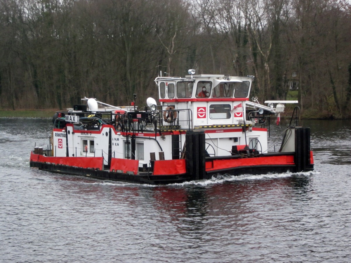 SB Max I (05607800 , 14 x 8,16m) am 11.12.2015 im Sacrow-Paretzer Kanal / Weißer See auf Talfahrt.