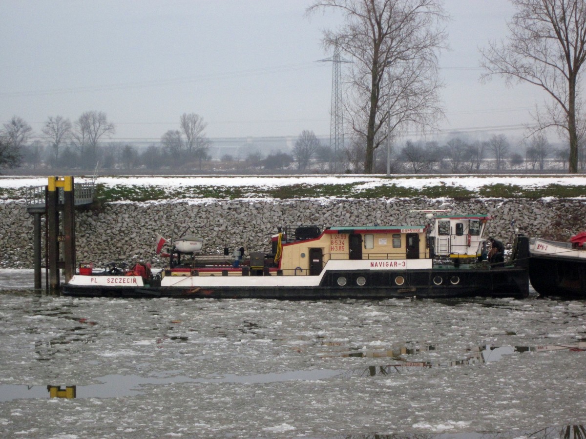 SB Navigor-3 (08351136 , 24,99 x 5,34) am 02.02.2014 im RVK unterhalb der Schleuse Rothensee