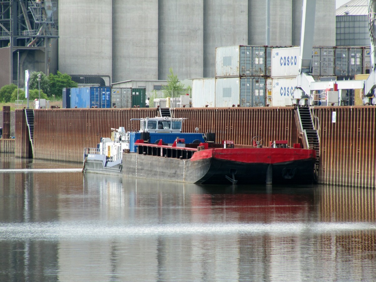 SB Orion II (05609480 , 25,22 x 8,16) liegt am 30.06.2014 mit dem SL 3214 im Magdeburger Hafen / Hanse Terminal.