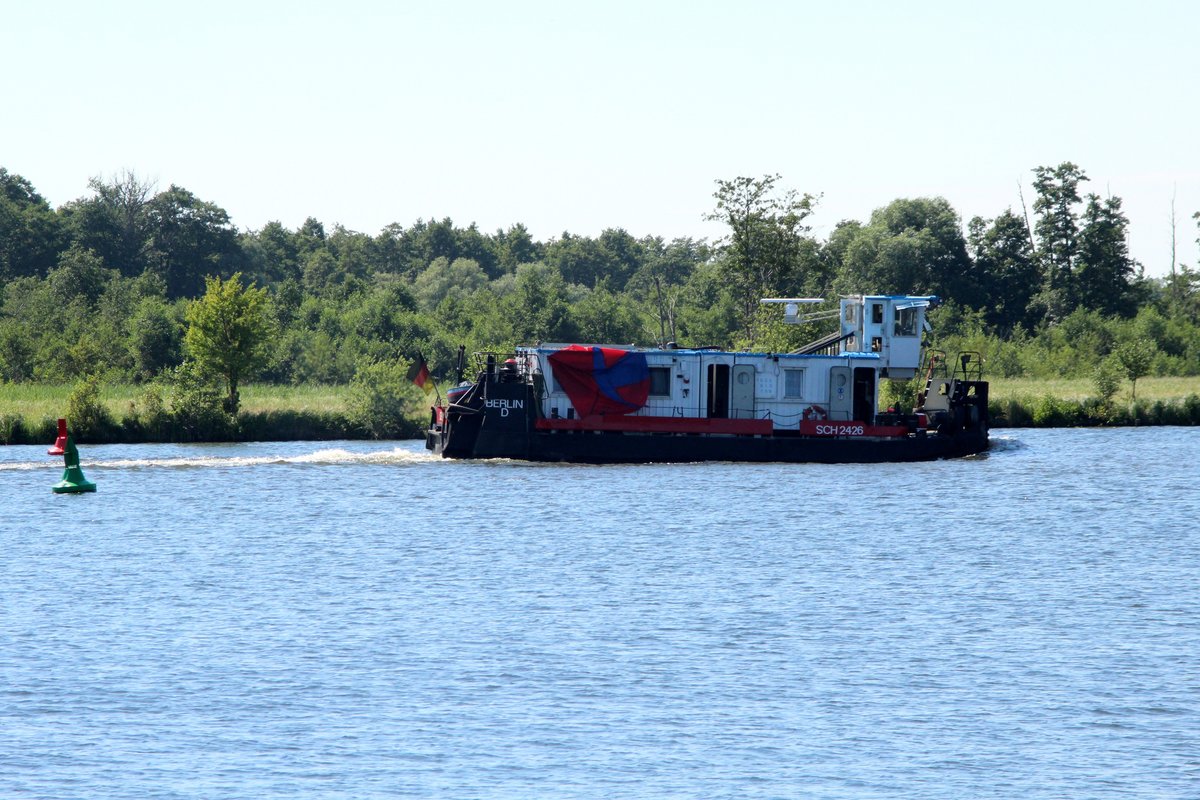 SB SCH 2426 (05603890 , 16,50 x 8,15m) am 23.06.2016 auf der Havel bei Deetz zu Berg.