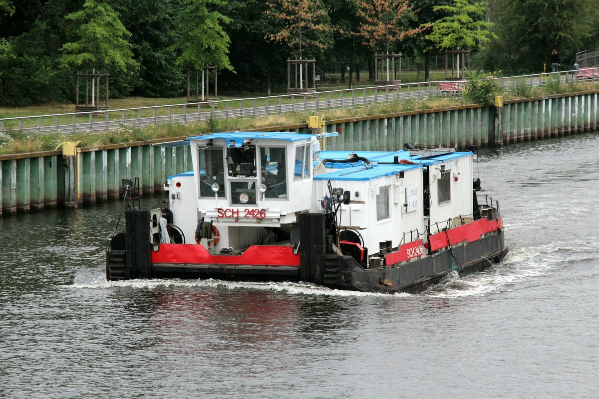 SB SCH 2426 (05603890 , 16,50 x 8,15m) am 26.06.2018 in Berlin-Spandau auf Havel-Talfahrt.