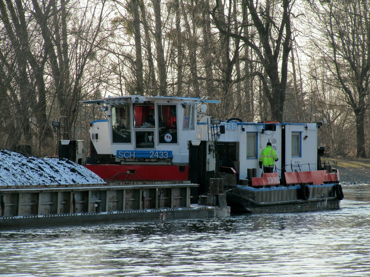 SB SCH 2433 (05502260 , 16,50 x 8,20m) am 28.02.2018 im Sacrow-Paretzer-Kanal Höhe Schlänitzsee auf Bergfahrt.