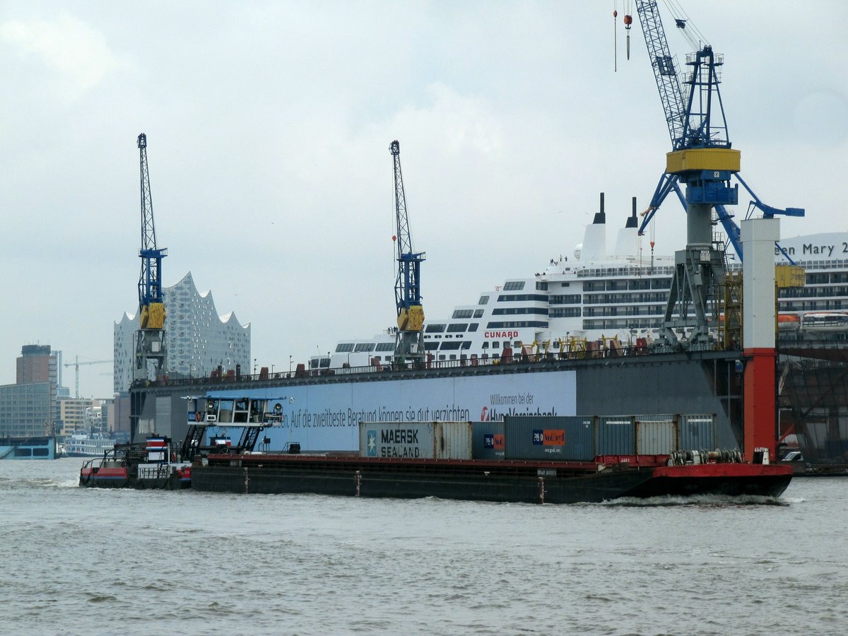 SB SCH 2640 (05604520 , 28,56 x 10,02m) am 17.06.2016 mit einem 65m Leichter auf Norderelbe-Talfahrt im Hamburger Hafen Höhe der Schwimmdocks 10 + 11. 