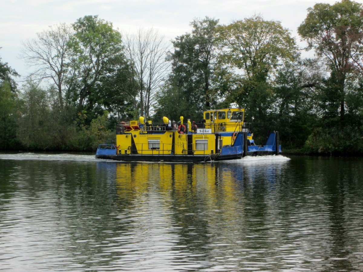 SB Silke , 05604260 , 14 x 8,16m , am 10.10.2014 im Sacrow-Paretzer-Kanal im Bereich des Göttinsee's und der Einmündung des Havelkanales auf Talfahrt Ri. Ketzin / Brandenburg.