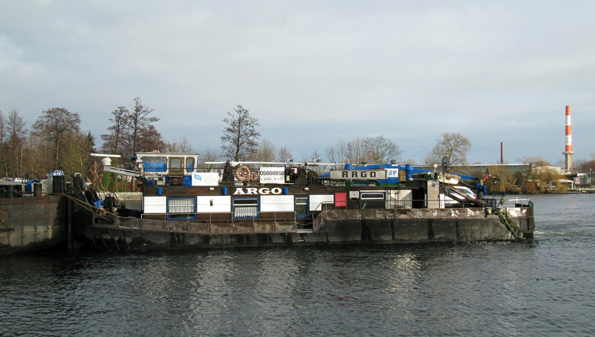 SB SSS Argo (05608850 , 23,65 x 8,20m) am 17.01.2018 auf der Havel zu Tal kurz v.d. Schleuse Brandenburg.