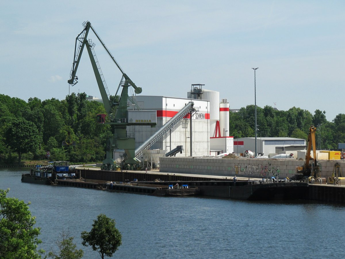 SB SSS Argo (05608850 , 23,65 x 8,20m) lag am 20.05.2019 im Berliner Westhafen. Die Leichter wurden mit Bauschutt beladen.