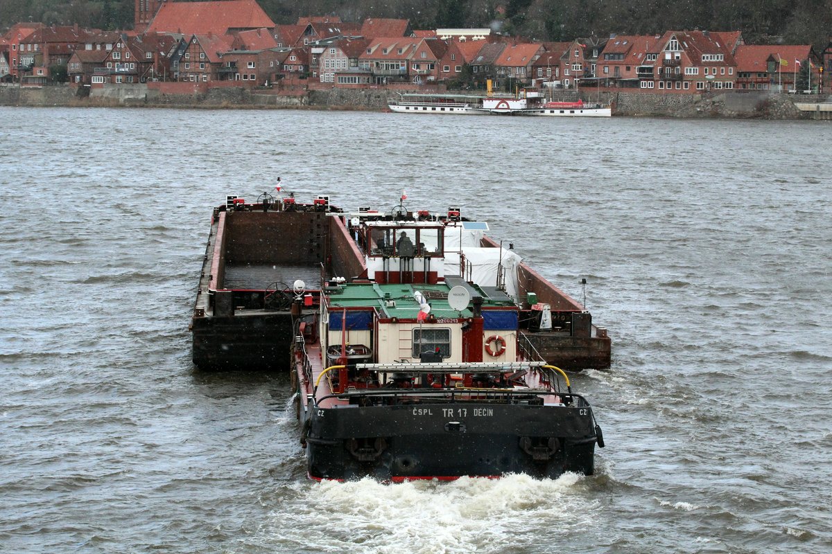 SB TR17 (32200213 , 27,19 x 8,70m) am 14.01.2019 auf der Elbe vor Lauenburg zu Tal. 