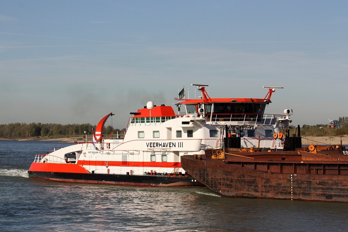 SB Veerhaven III (Waterbuffel) (Europa-Nr:02334855) Maschine 3x Mak 8M20 3x 1850 PS am 05.10.2018 bei Xanten zu Berg gesehen.