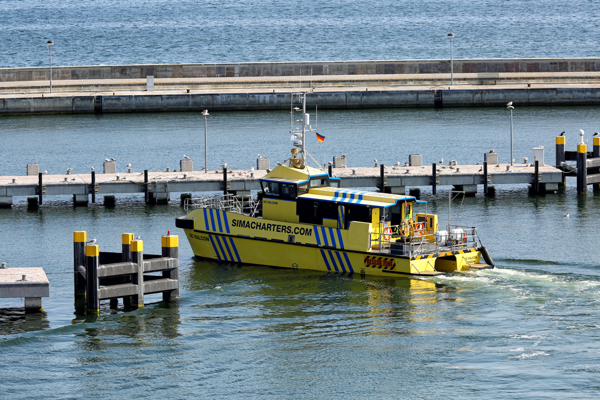 SC FALCON fährt im Sassnitzer Hafen an den Anleger. - 03.08.2018