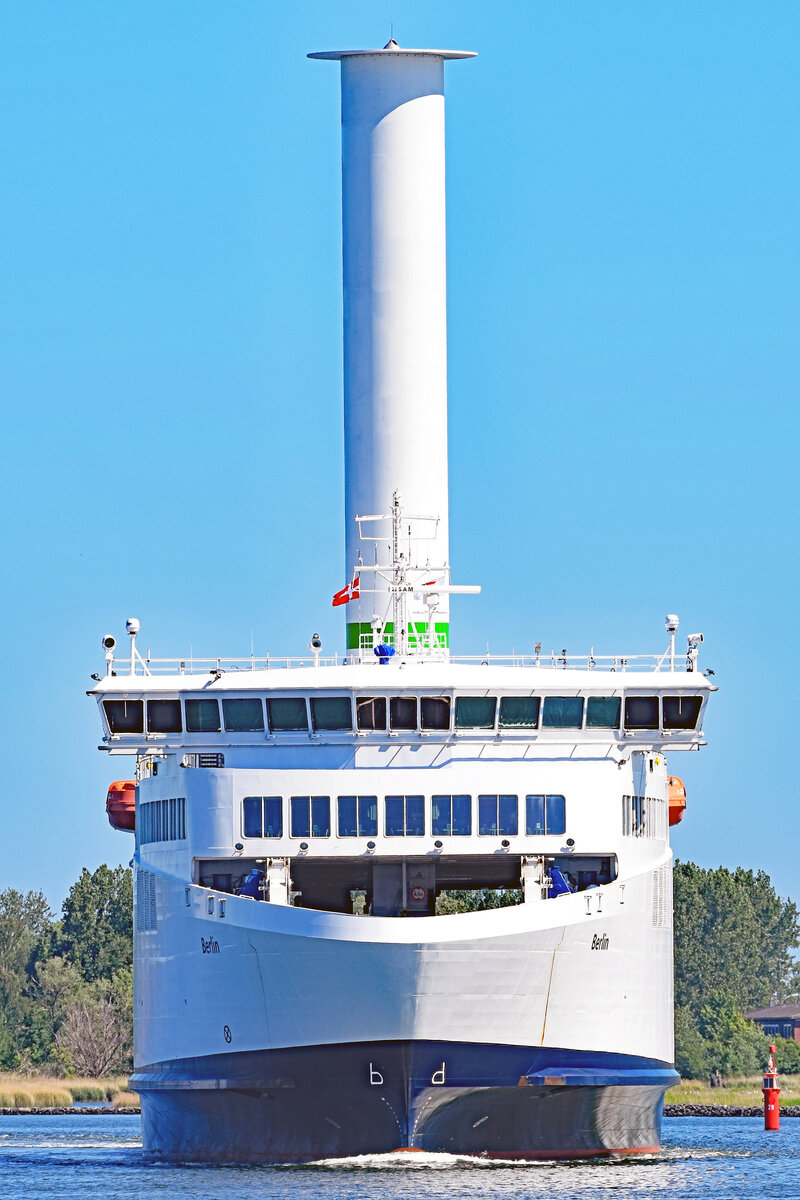 Scandlines-Fähre BERLIN gegen 11.00 Uhr des 05.06.2022 im Hafen von Rostock-Warnemünde