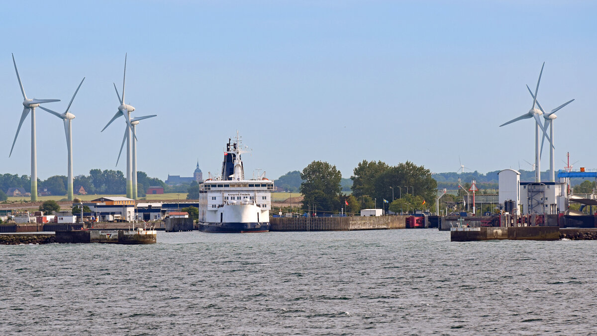 Scandlines-Fähre KRONPRINS FREDERIK am 05.06.2022 in Puttgarden