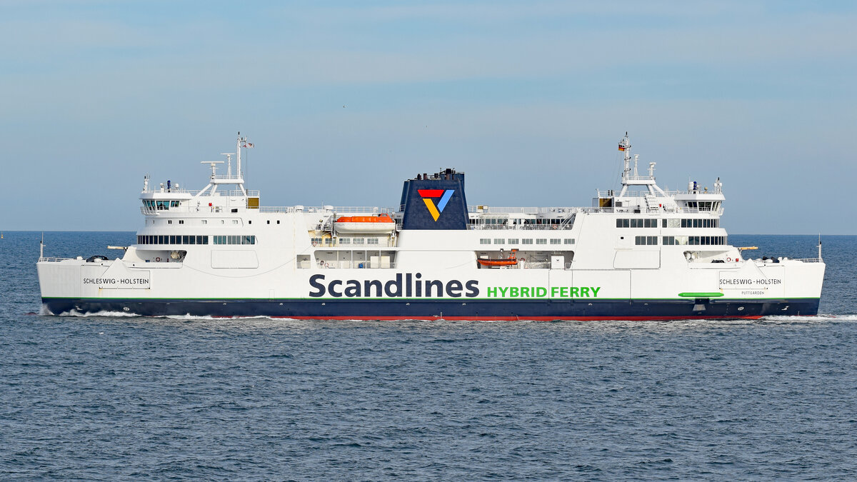 Scandlines Hybrid Ferry SCHLESWIG-HOLSTEIN am 05.06.2022 in der Ostsee