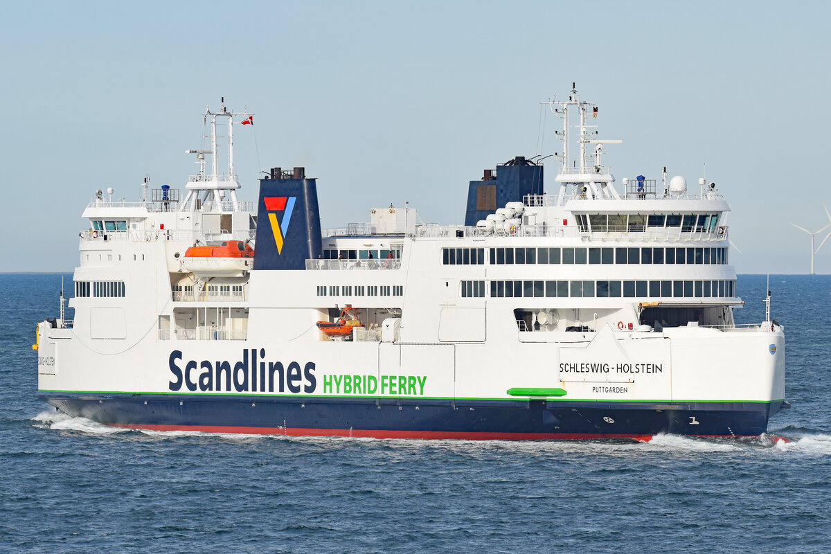 Scandlines Hybrid Ferry SCHLESWIG-HOLSTEIN am 05.06.2022 in der Ostsee