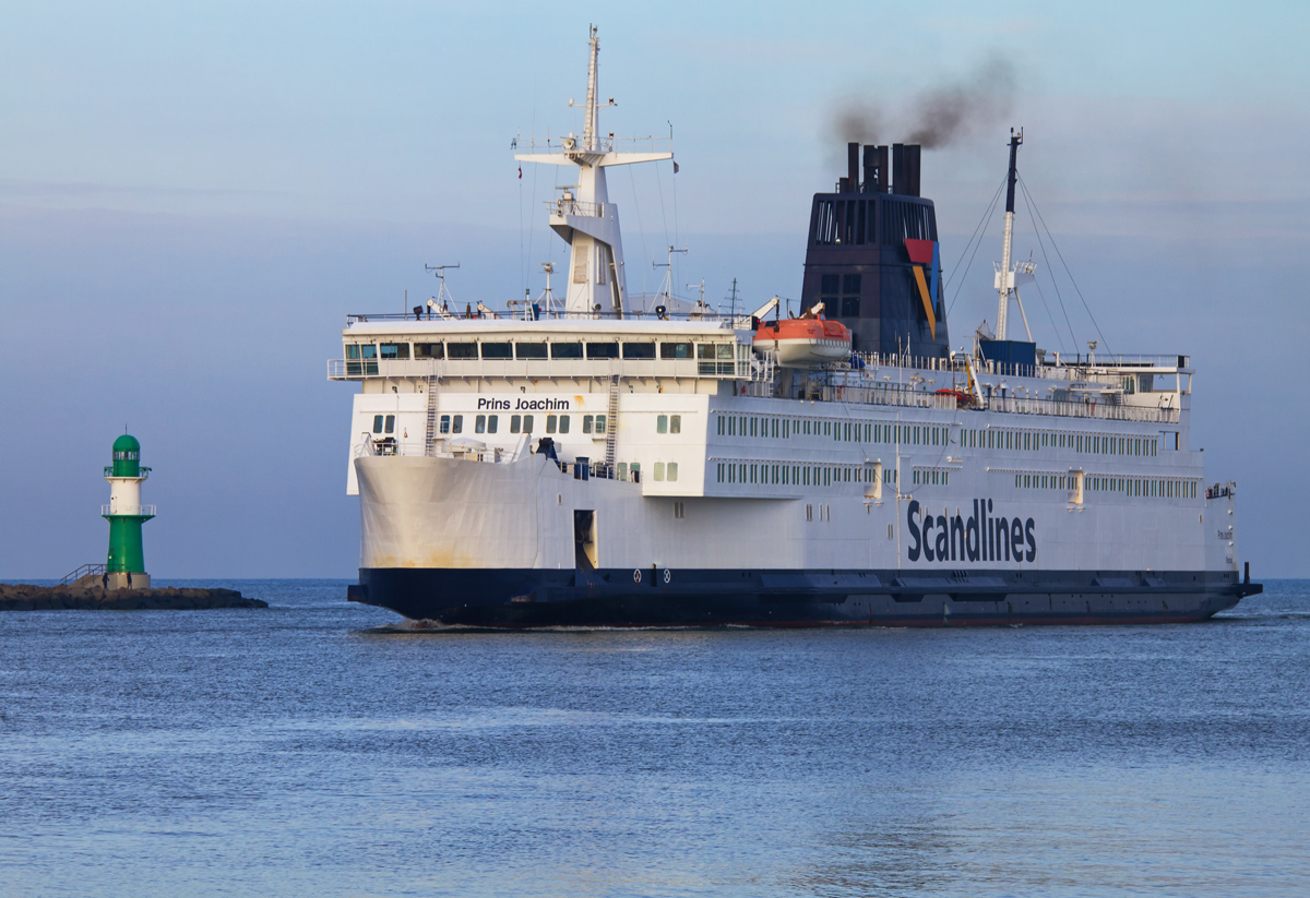 Scandlines  Prinz Joachim  an der Warnemünder Westmole. - 15.01.2014