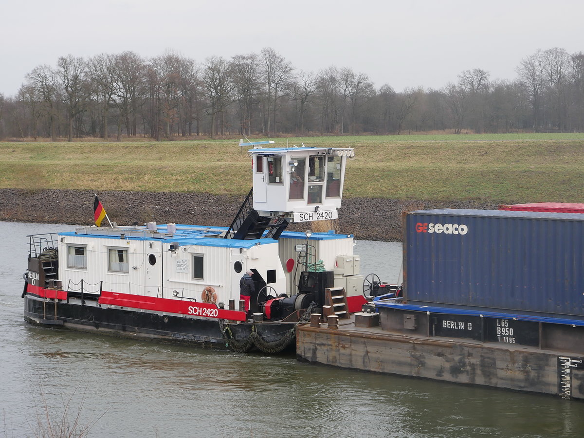 SCH 2420, Berlin, ENI 05502220 mit einem Schubverband auf dem Elbe-Seitenkanal aus Richtung Artlenburg kommend kurz vor Scharnebeck; 11.02.2020
