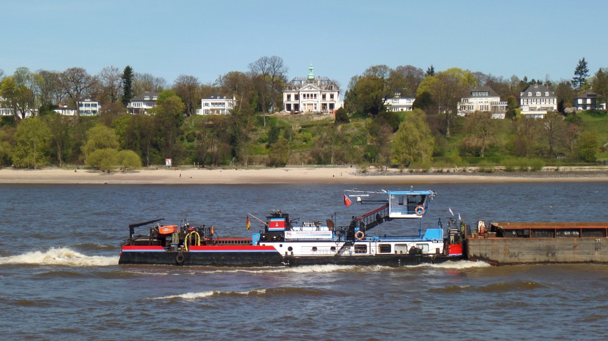 SCH 2636 (ENI 05606480) am 21.4.2015, Hamburg, Elbe Höhe Bubendeyufer / 
Schubschiff / Lüa 26,68 m, B 10,27 m, Tg 0,8 m / 2 Diesel, Caterpillar, ges. 441 kW (600 PS) / gebaut 1984 bei VEB Schiffswerft, Genthin
