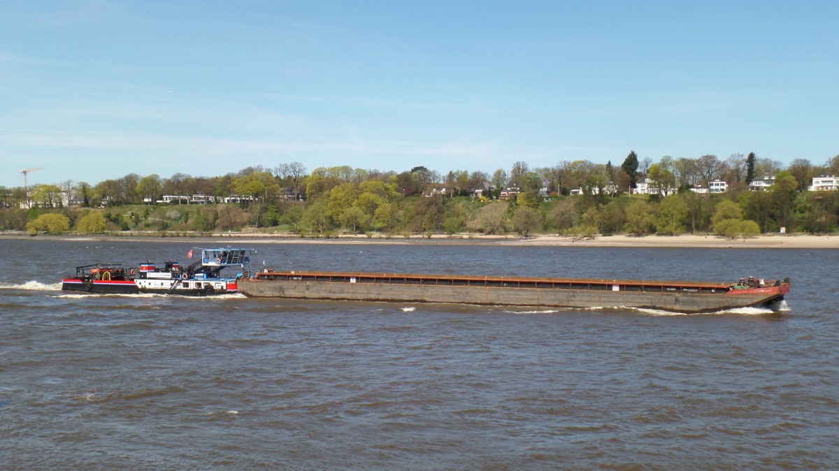 SCH 2636 (ENI 05606480) im Schubverband am 21.4.2015, Hamburg, Elbe Höhe Bubendeyufer / Schubschiff / Lüa 26,68 m, B 10,27 m, Tg 0,8 m / 2 Diesel, Caterpillar, ges. 441 kW (600 PS) / gebaut 1984 bei VEB Schiffswerft, Genthin
