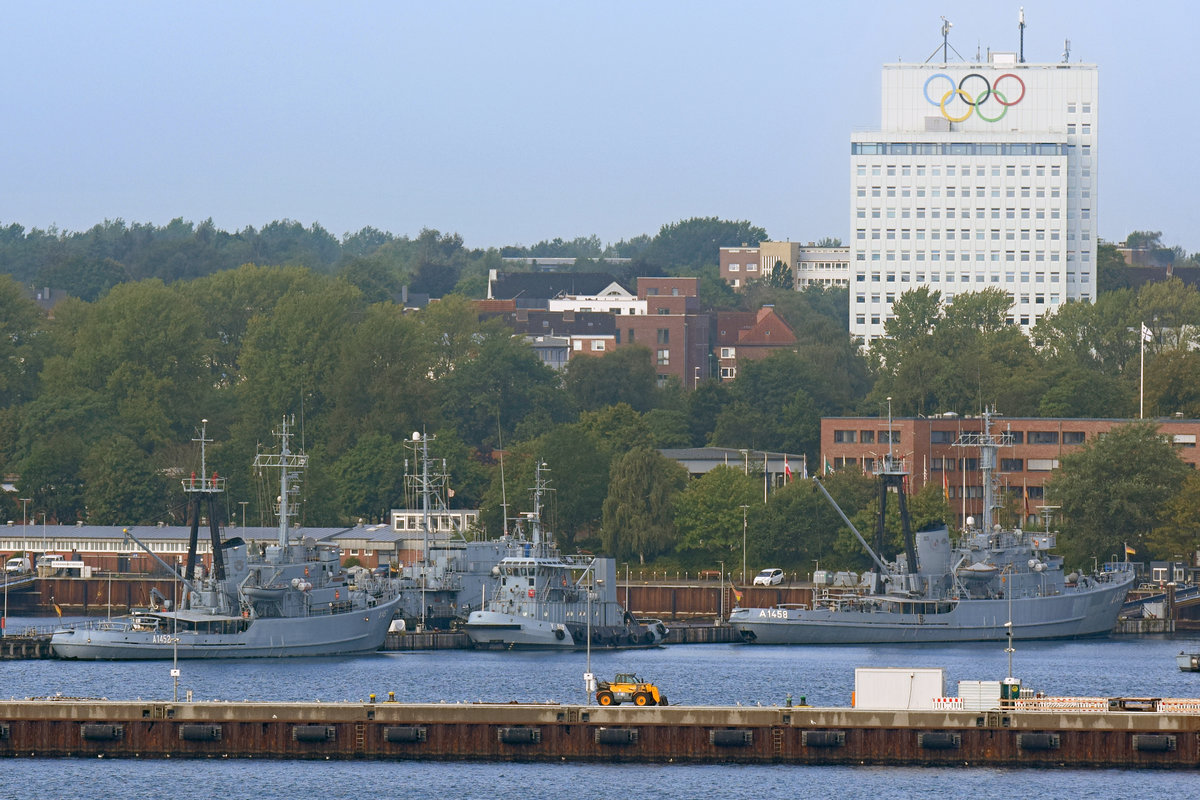 Schiffe der Bundesmarine - darunter A 1452 und A 1458 - am 23.08.2020 in Kiel