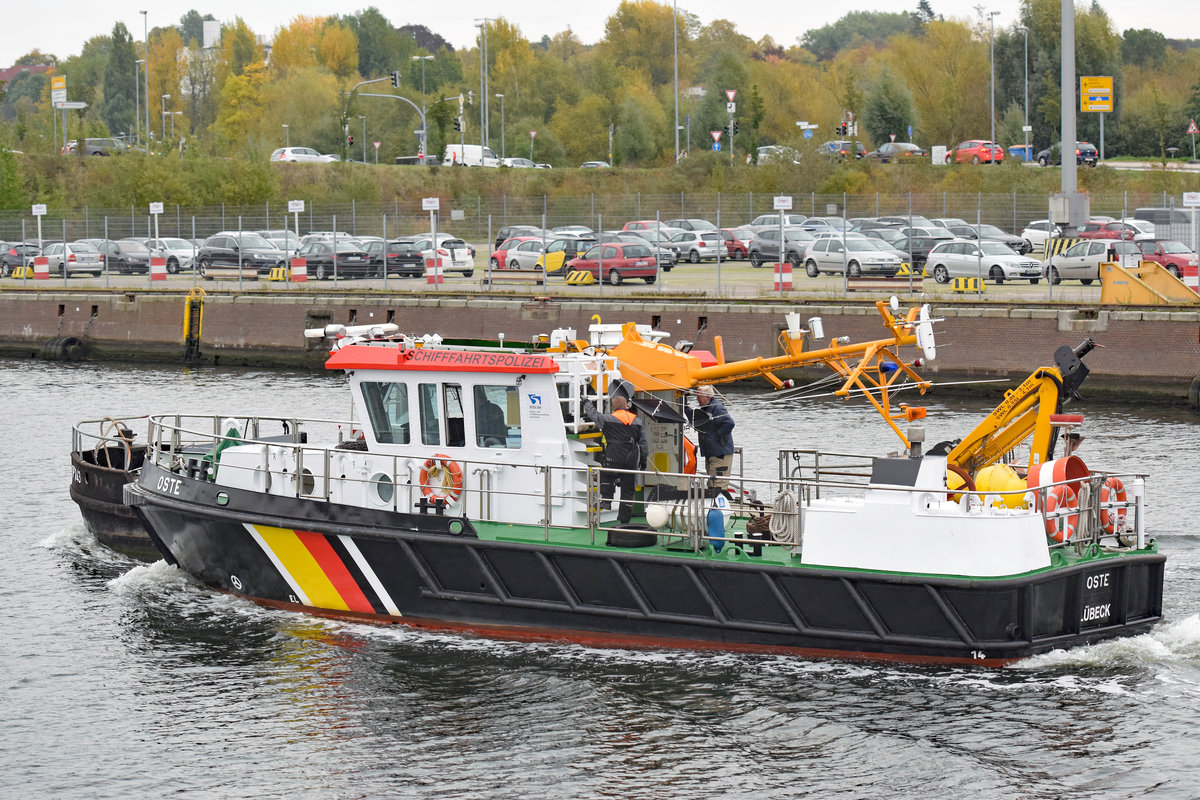 Schifffahrtspolizeiboot OSTE am 20.10.2020 im Hafen von Lübeck