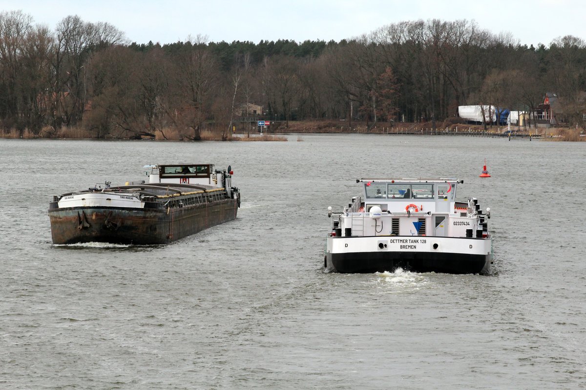 Schiffsbegegnung am 30.01.2018 im EHK / Wendsee. TMS Dettmer Tank 128 (02337434) fuhr Richtung Schleuse Wusterwitz. Das GMS Timo-Mareike (04009910) kam von dieser und fuhr Richtung Plauer See. Im Hintergrund die gesperrte Einfahrt zum Plauer Kanal.