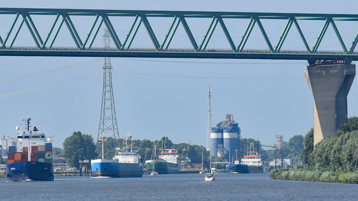 Schiffsverkehr auf dem NOK (Nord-Ostsee-Kanal). Aufnahme vom 24.07.2021