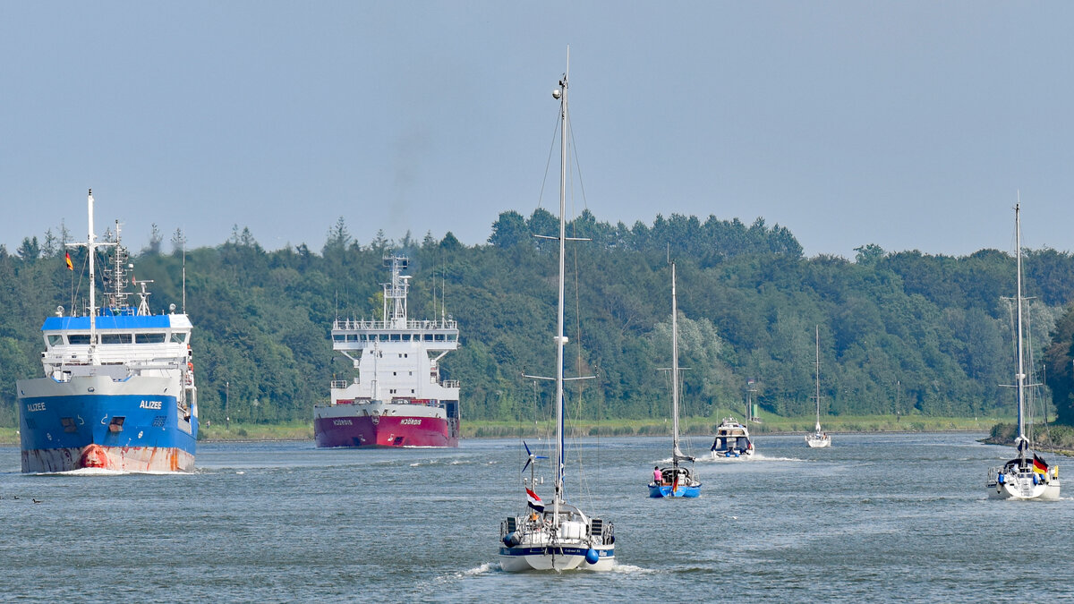 Schiffsverkehr auf dem NOK (Nord-Ostsee-Kanal). Aufnahme vom 24.07.2021