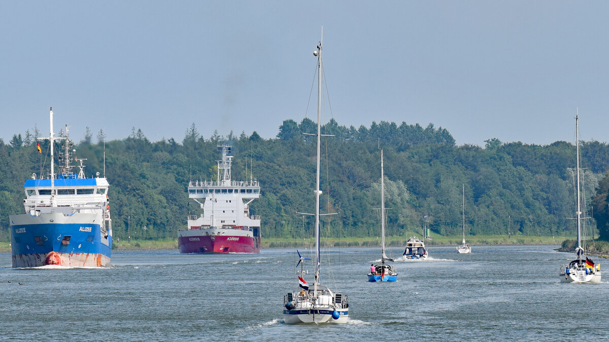 Schiffsverkehr auf dem NOK (Nord-Ostsee-Kanal). Aufnahme vom 24.07.2021