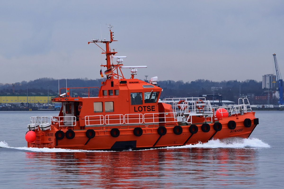 SCHILKSEE , Lotse ,  MMSI 211533590 , 17 x 6m , auf der Kieler-Förde 17.02.2018