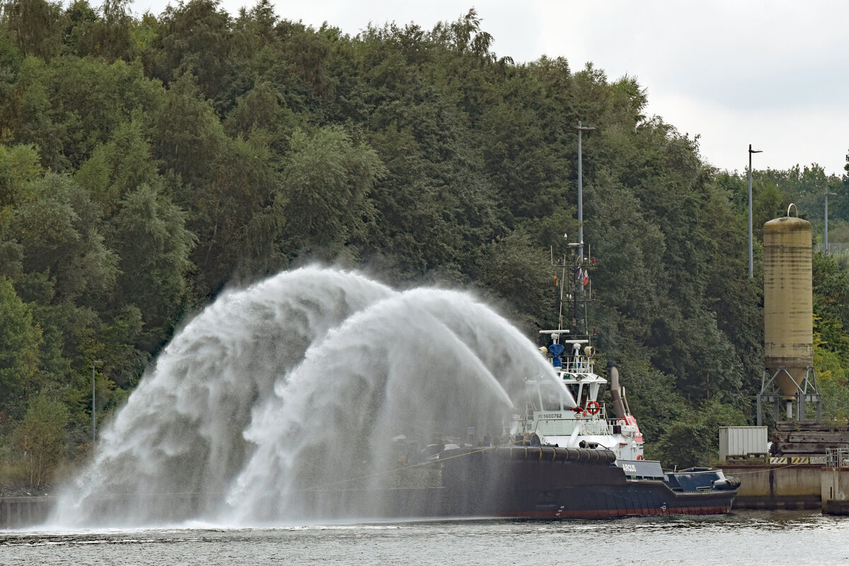 Schlepper ARGUS (IMO 9600762) am 02.10.2021 beim Skandinavienkai in Lübeck-Travemünde