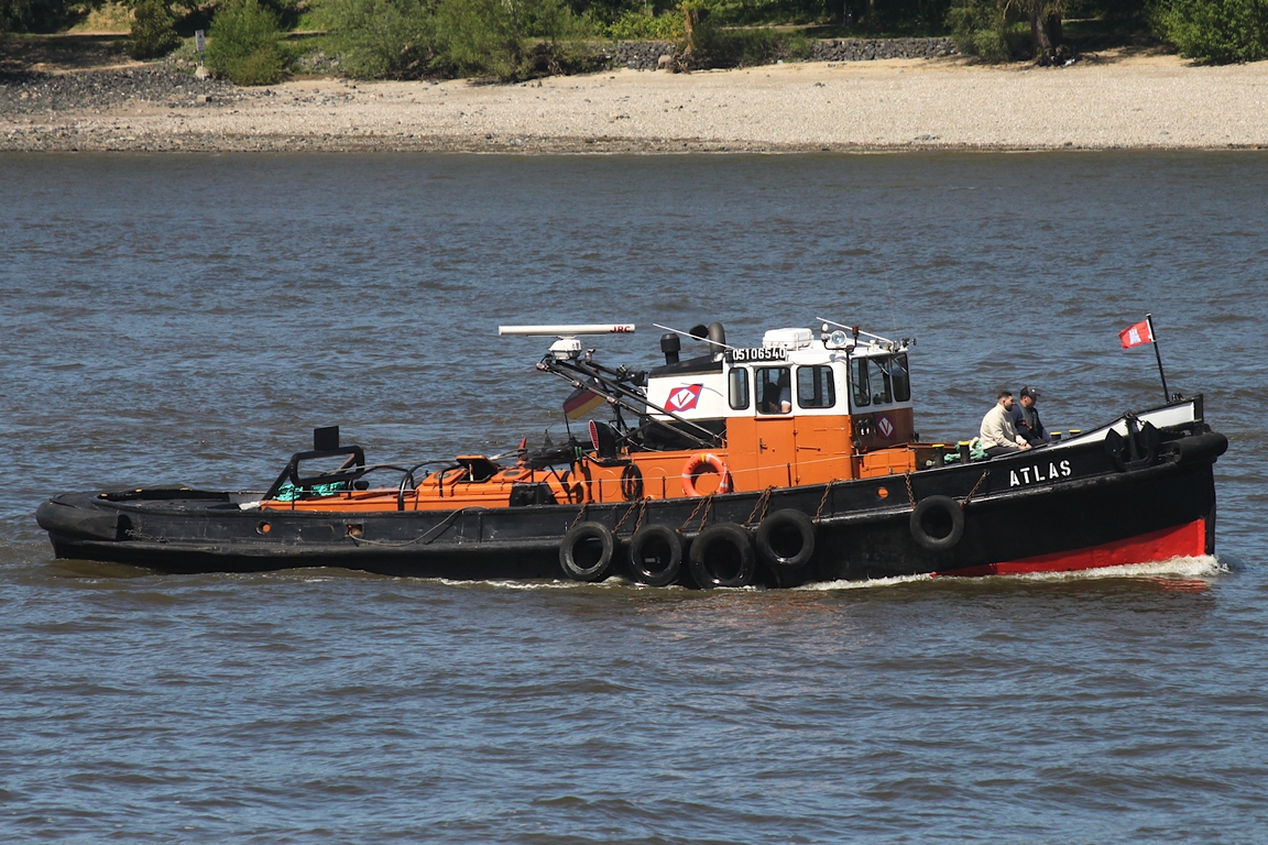 Schlepper ATLAS (ENI 05106540); Datum: 08.05.2026; Aufnahmeort: Elbe/Hafen Hamburg, Deutschland. Das Bild entstand anl�sslich der Einlaufparade zum 837. Hafengeburtstag.