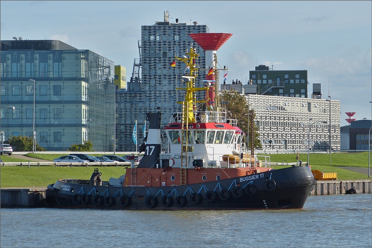 Schlepper Bugsier 17 liegt nahe der neuen Schleuse im Hafen Becken von Bremerhaven. 19.09.2019 (Hans)
