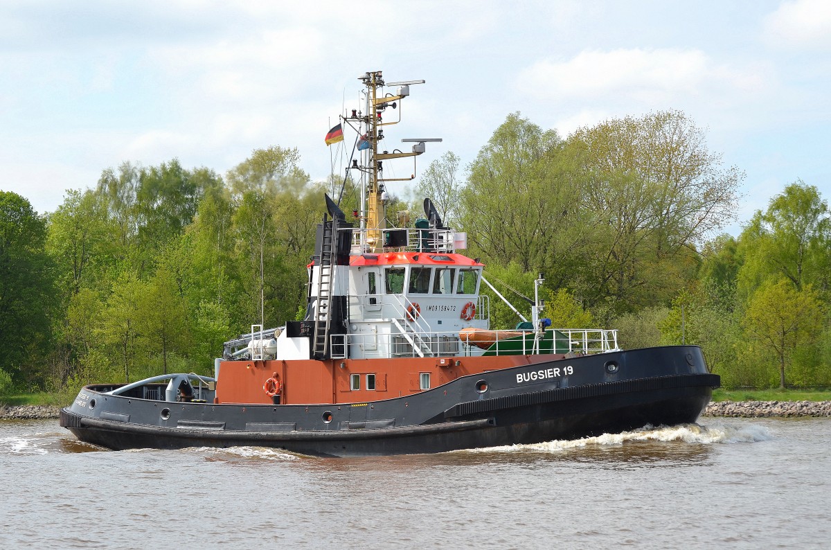 Schlepper Bugsier 19 IMO-Nummer:9158472 Flagge:Deutschland Länge:30.0m Breite:11.0m Baujahr:1997 Bauwerft:Hitzler Werft,Lauenburg Deutschland im Nord-Ostsee-Kanal bei Fischerhütte am 01.05.14