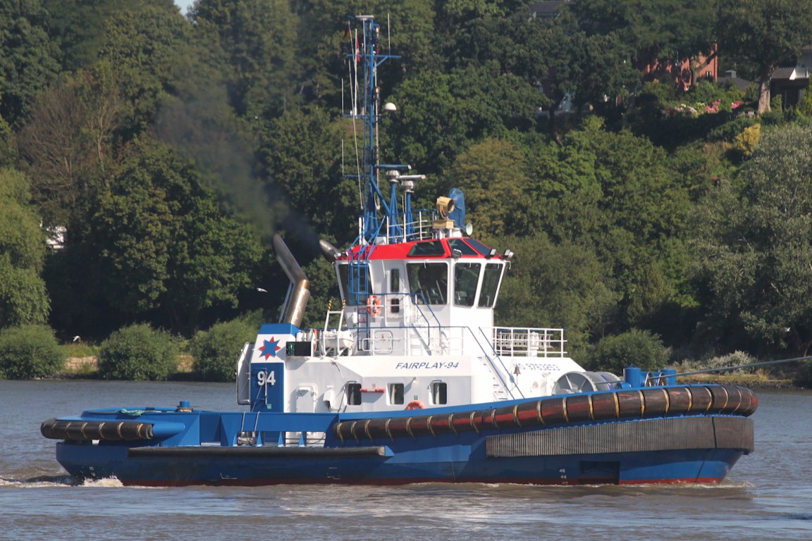 Schlepper FAIRPLAY-94 (IMO 9763253); Eigner/Betreiber: Fairplay; Datum: 21.07.2026; Aufnahmeort: Elbe/Hafen Hamburg, Deutschland.