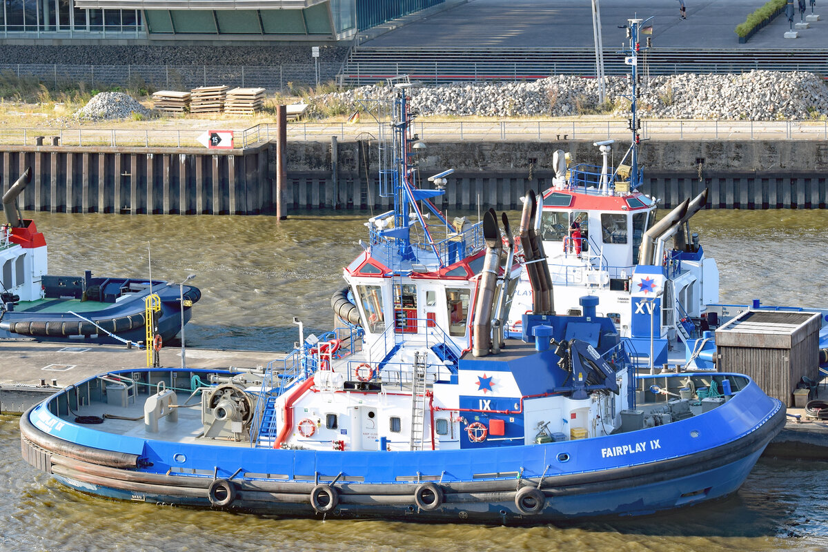 Schlepper FAIRPLAY IX (IMO 9725093) am 02.09.2022 beim Schlepper-Ponton Neumühlen in Hamburg