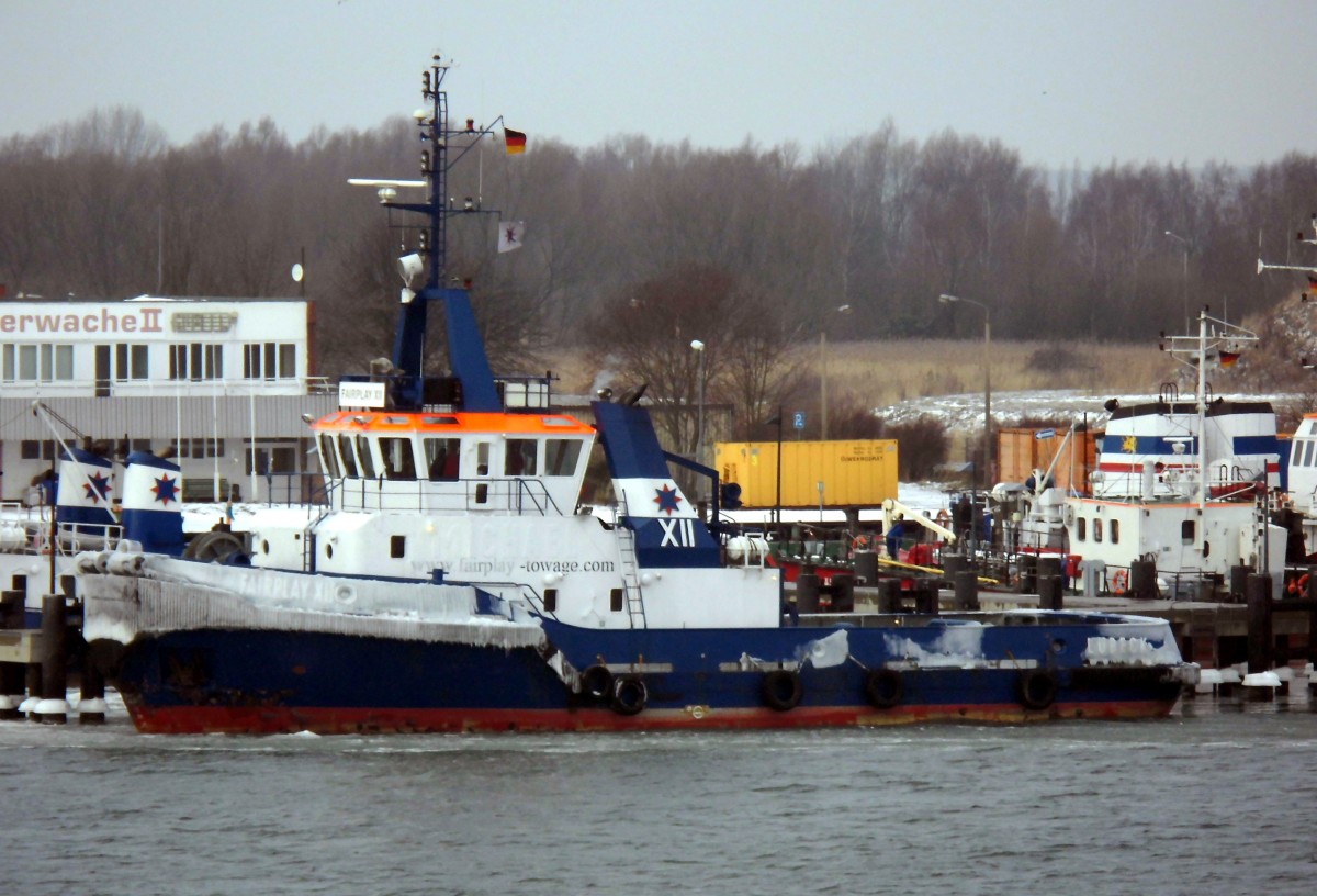 Schlepper FAIRPLAY XII an seiner Station im Rostocker Hafen am 01.02.14