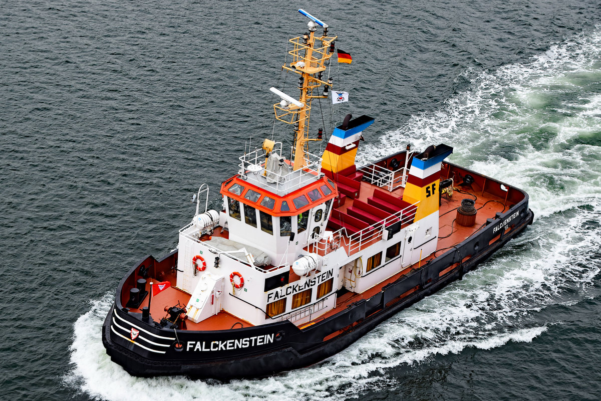 Schlepper FALCKENSTEIN auf der Kieler Förde- Aufnahme vom 10.02.2016