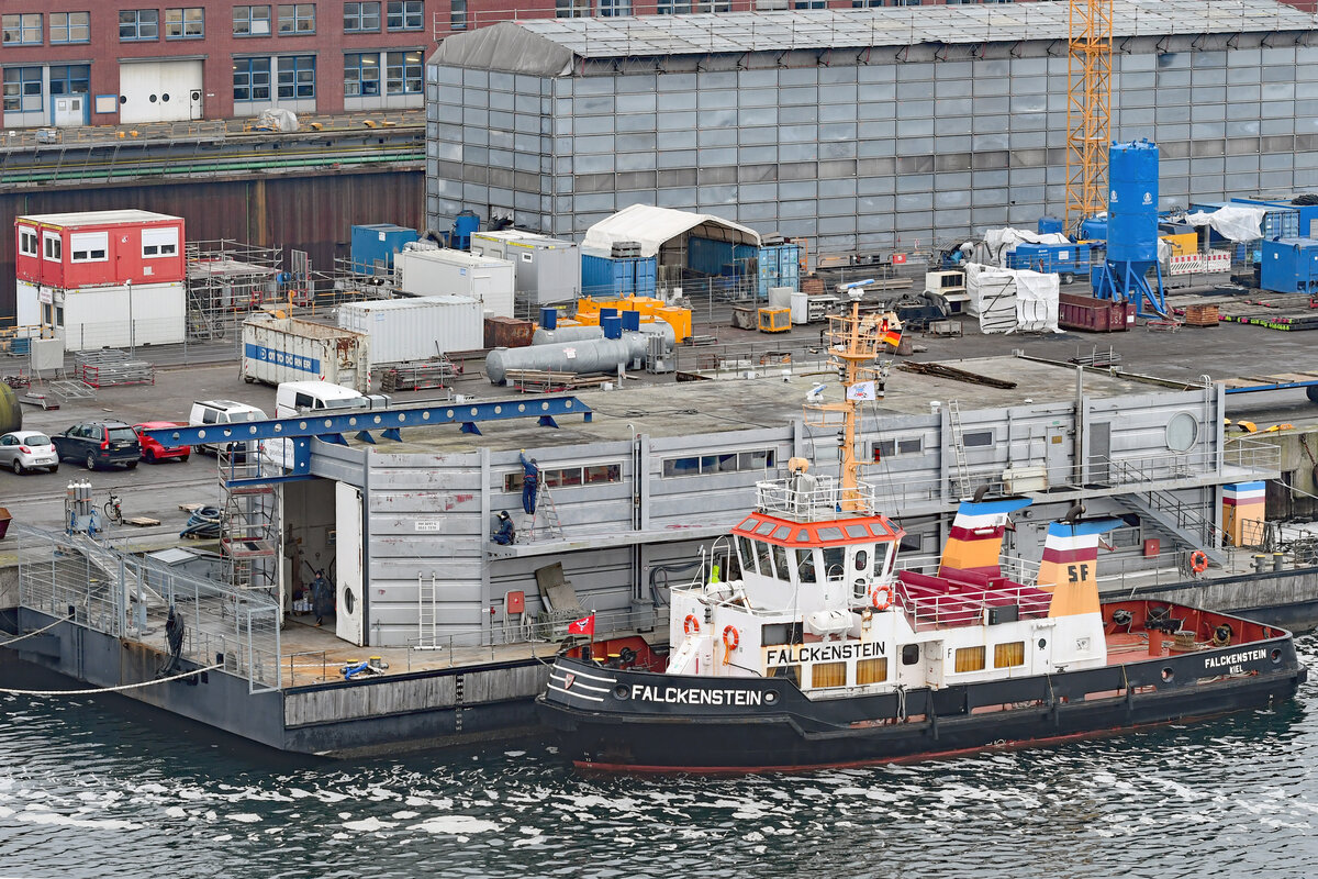 Schlepper FALCKENSTEIN (IMO 8917704) am 10.02.2023 in Kiel beim Büro- und Werkstattponton HÖRN 15 