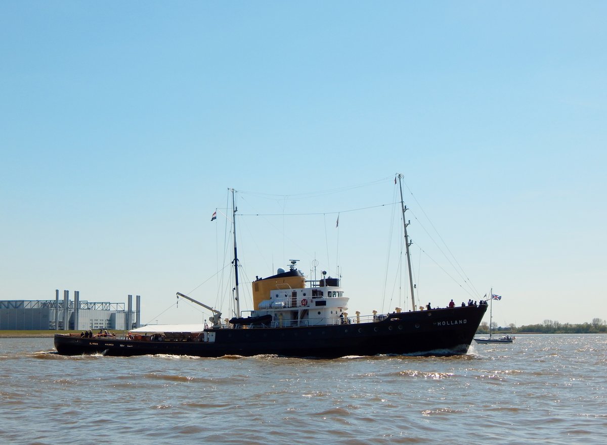 Schlepper Holland auf der Elbe am 06.05.16